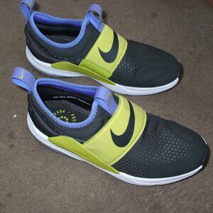 Nike Women's Joyride Slip on sneakers - Size 7.5 (Youth 6)